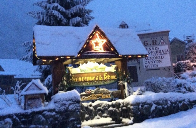 INDIVIDUAL HOUSE IN THE MOUNTAIN AT THE ENTRANCE OF THE VILLAGE