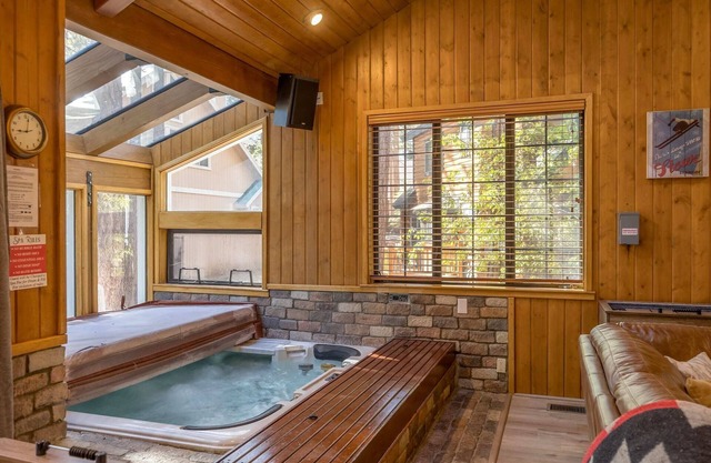 Indoor Spa! Steps to Snow Summit. Fireplaces. BBQ