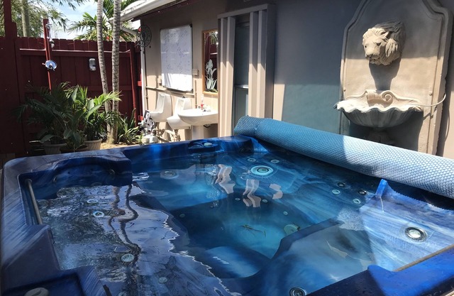 Inn Leather Guest House - Male Only LGBT