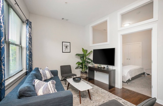 Inquiry for Week Day Special/Free Parking/2BD by Zen Living