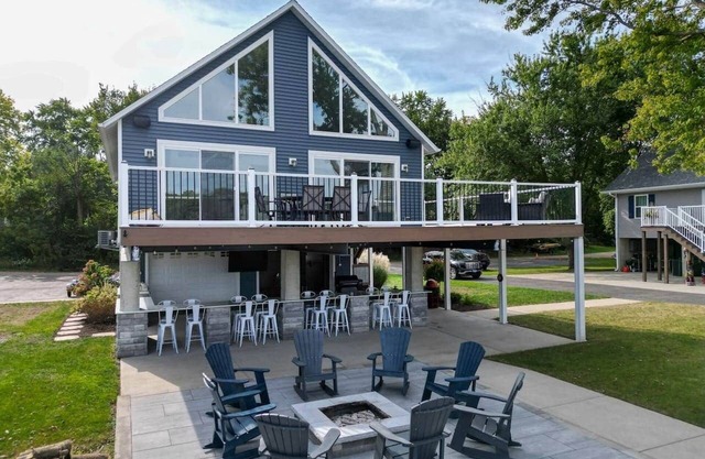 Insta-worthy Rock River cabin