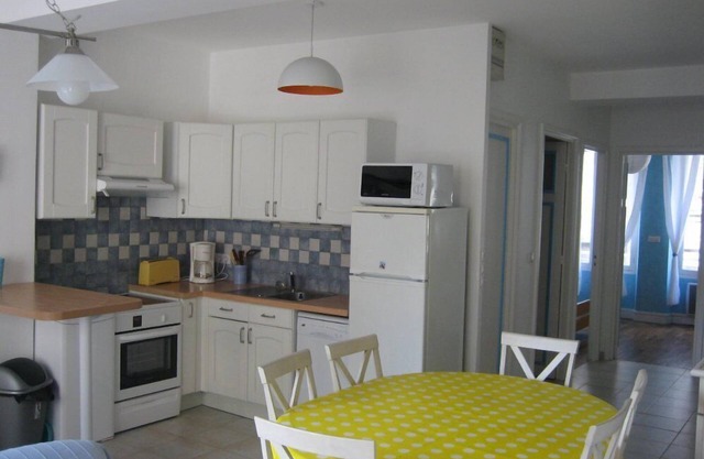 Intra-Muros, T3, 100 m from the beach, elevator, chq vacances