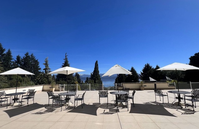 Inviting Guest Room with Spa Near Nahuel Huapi Lake and Nature Surroundings