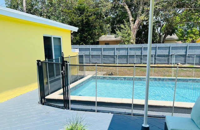 Inviting 3 Bedrooms Hollywood Pool Home.