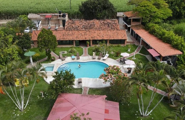 Inviting 14-Bed Villa in Toro Valle del Cauca
