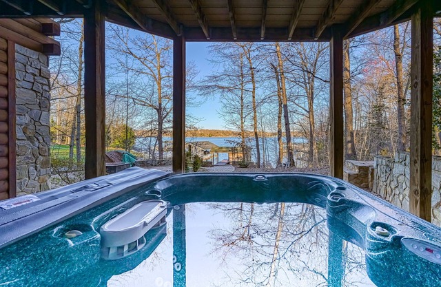 Inviting waterfront cabin with hot tub, kayaks, and beautiful sunsets