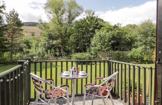 IOLA, romantic, character holiday cottage in Drumnadrochit, Loch Ness