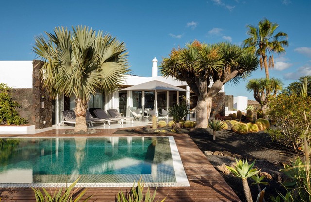IRAZÚ | Private Villa with Magnificent Cactus Garden and Direct Ocean Views
