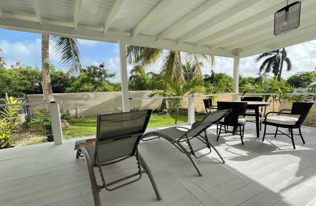 Island 4 Bed Home, Large Deck, Fast WIFI, BBQ
