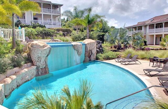 'Island Breeze' - luxurious private villa, lovely views & excellent facilities
