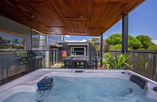 Island Getaway, Outdoor Spa, Games Room