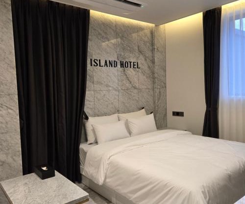 Island Hotel