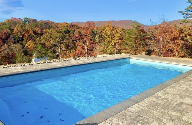 Island in the Sky-Shenandoah Valley with Heated Pool, Game Rm, Hot-Tub, Views