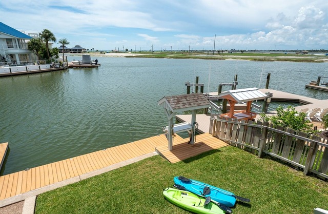 Island Retreat - Beautiful Key Allegro Canal Home - Kayaks Available for Guest