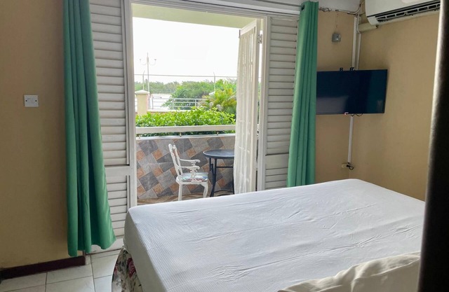 Island Retreat - King Bed