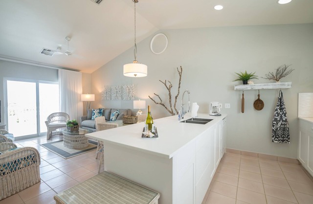 Island Thyme 2 bdrm penthouse newly upgraded 2 king beds