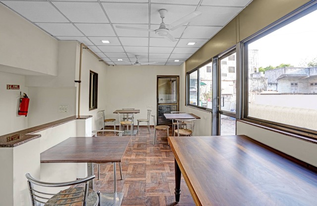 Itsy Hotels Aakash,100 Mts From Sardar Patel Stadium