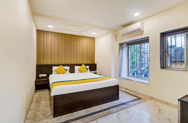 Itsy Hotels Neeranand Plaza, Bhawanipur