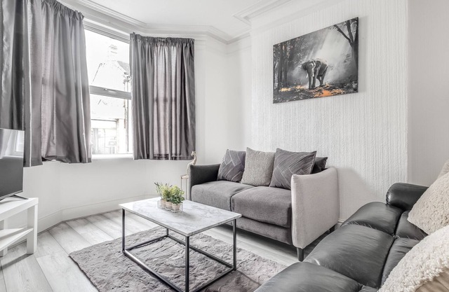 Ivy House by Our Home Short Stays