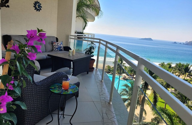 Ixtapa Paradise: 1 Bedroom, 2 Bath Condo at BVG Marina Stunning Sunset Views!