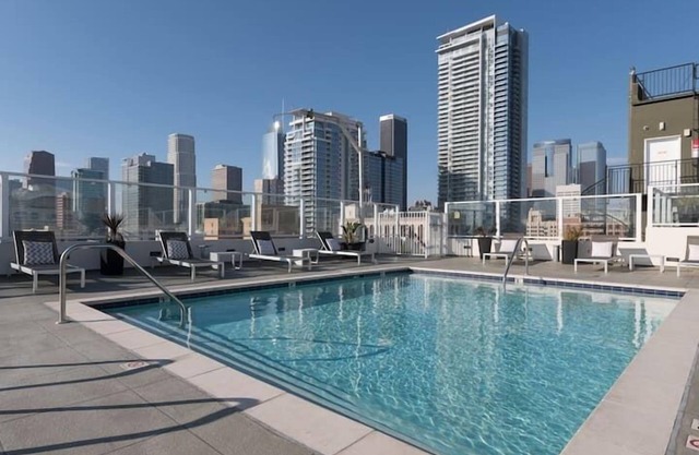 J-Boho Chic Condo-Free Parking-Rooftop Pool & Spa