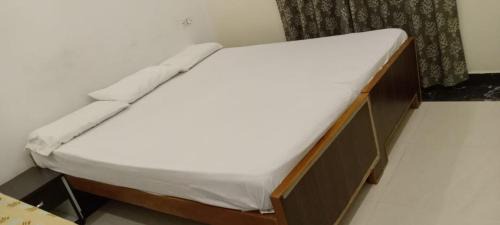 j d paying guest house