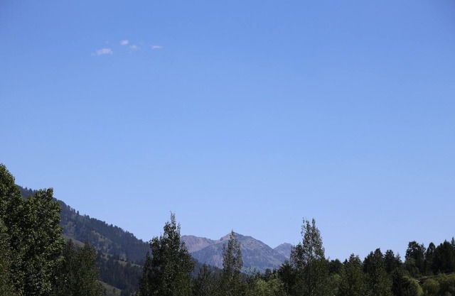 Jackson Hole 2 Bedroom Mountain Chic Townhome-10 min walk to Town Square