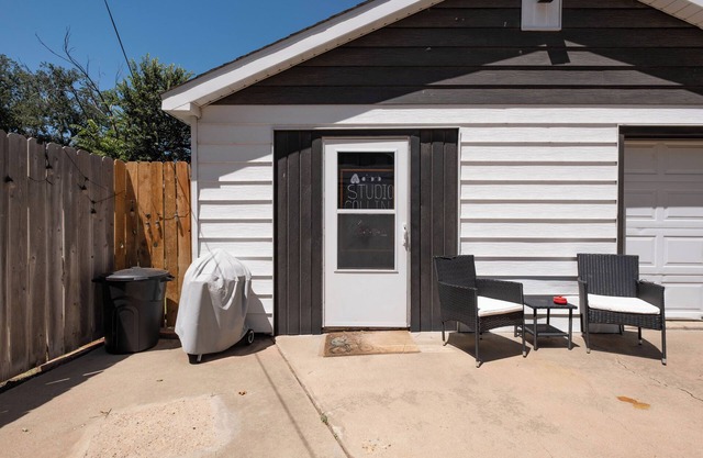 Jackson St Duo. Near I-40, DT, & Rt 66 Historic Dist. Perfect for larger groups