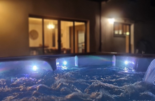 jacuzzi 130m², 6-8 pers à 15mn Bx tramC, la campagne en centre ville 5*