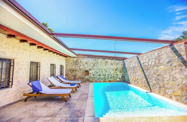 Jade Evi - One Bedroom Villa, Sleeps 2