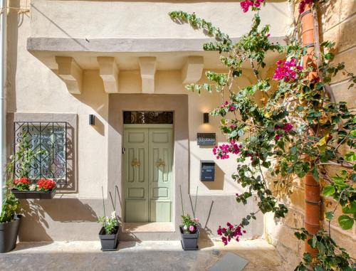 Jade - Stylish Zabbar Hideaway