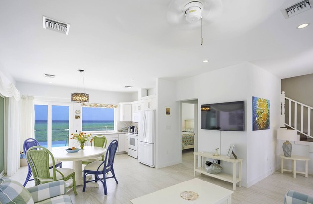 Jasmine Cottage: Shore Diver's Paradise w/Private Pool & Backyard Snorkeling