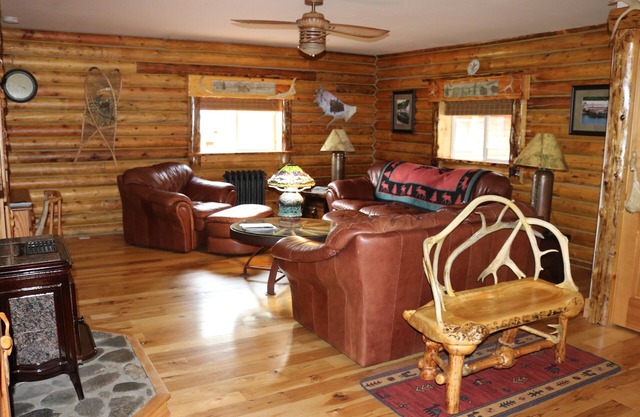 JBs Alaska Getaway Beautiful Custom Log home for your Alaskan experience 2b/2b
