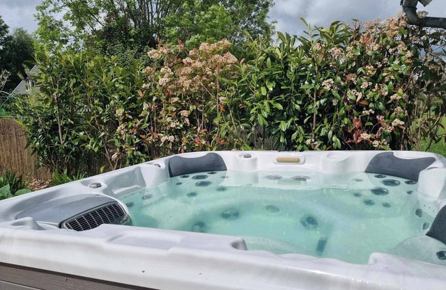 JenFyz cottage with jacuzzi in the countryside, 10 minutes from Honfleur