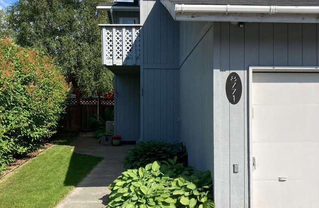 Jewel Lakehouse: Townhome close to everything