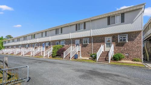 Joint Venture - Pet friendly & water views!