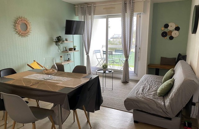 Joli Appartement à la Décoration Soignée à 50m de la Plage de Pen Guen