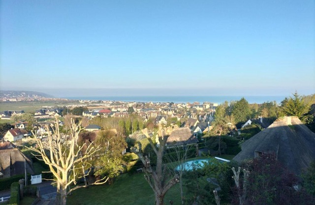 Joli studio neuf vue mer proche Deauville