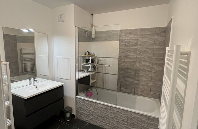 Jolie Appartement Lumineux à 10 Minutes de Paris, la Défense Arena