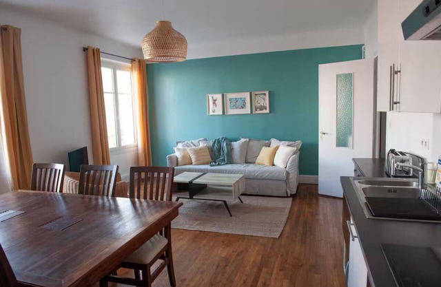 Joyeux apartment with private parking
