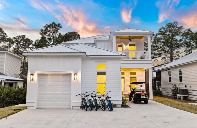 Juan Fine Day | Sleeps 18 | Heated Pool + Golf Cart | Exclusive Bonfires