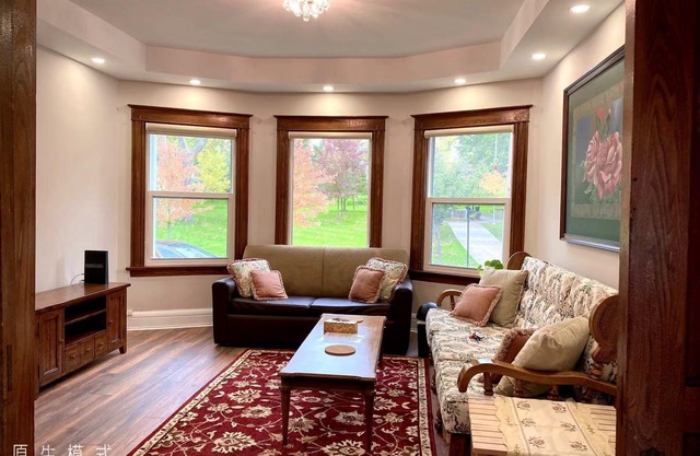 Juju’s house - Modern Vintage Rental unit at downtown Thorold