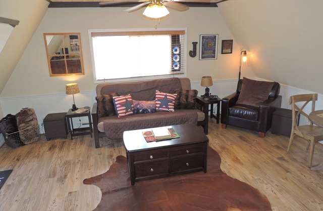 Julian, CA Historic Apple & Gold Mine Town A-Frame 1-Bed, Pets Okay