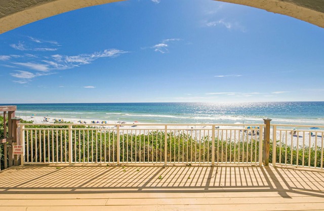 July 21-24 open! Gorgeous View! Clean and Cozy! Direct Beach Access.