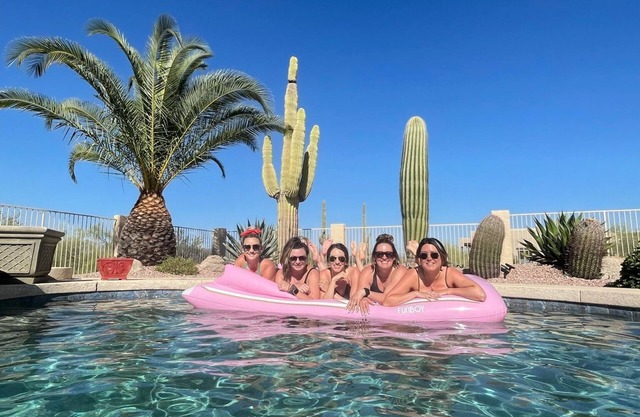 ★ Jump in! ★ Luxurious spread in the desert & no annoying neighbors! Comfy beds!