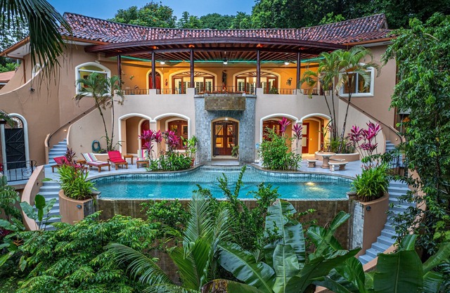 Jungle Home: Jacuzzi, Pool, Game Rm, 2 King STE