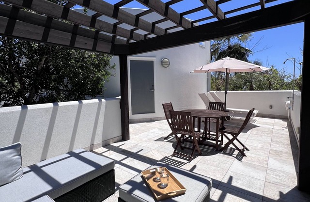 Jungle Zen House @ Fort Rocks near beach! (Sleeps 6 - 2 King & 2 Single Beds)
