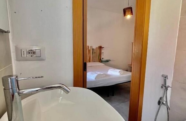 Juniper Room - Full Service Room with Private Bathroom