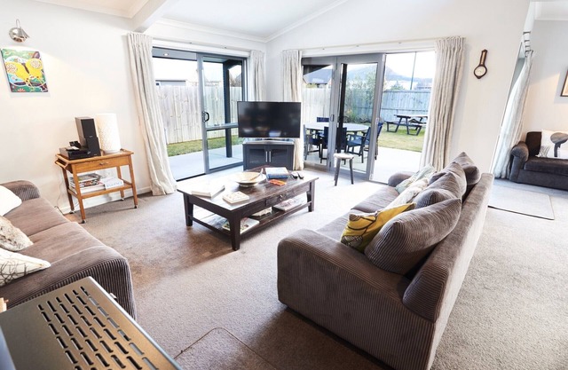 Juno Escape - Wanaka Holiday Home