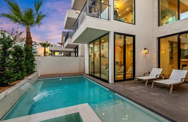 Just Beachy: Private Pool, Lagoon + Beaches